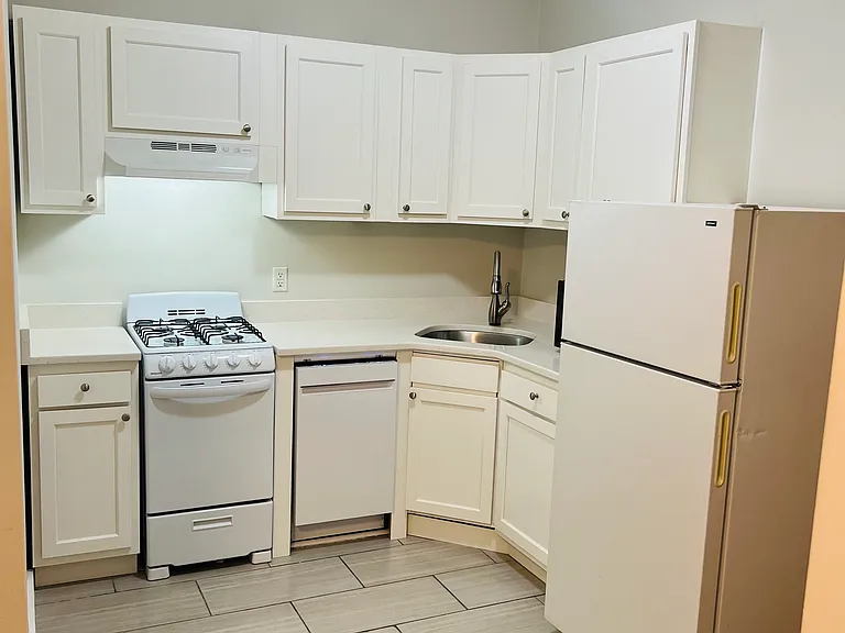 38 Hemenway St #10 — Photo 31