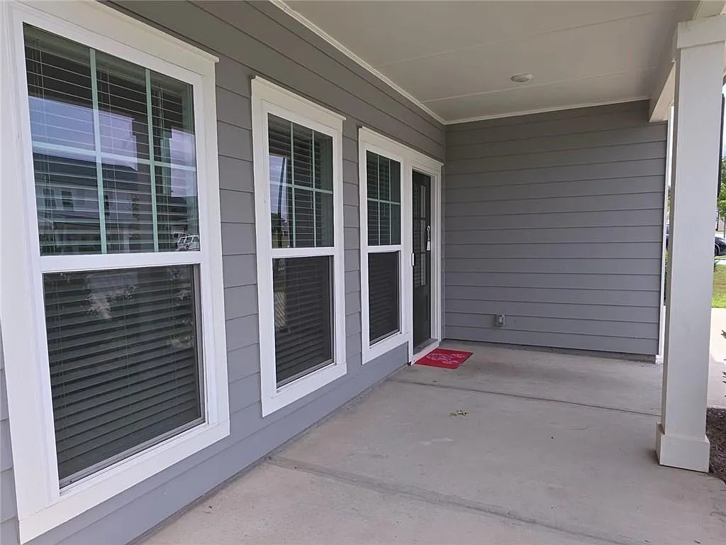 4 bed, 2.5 bath, 2192 sqft, $2,550 — Photo 3