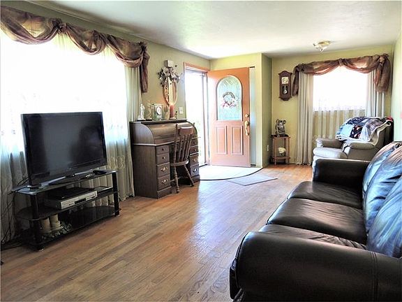 5th image of 1111 Portsmouth Dr