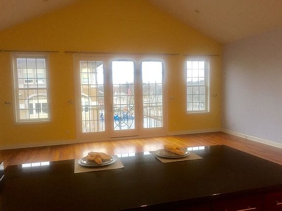 3rd image of 1838 W Belmont Ave APT 4