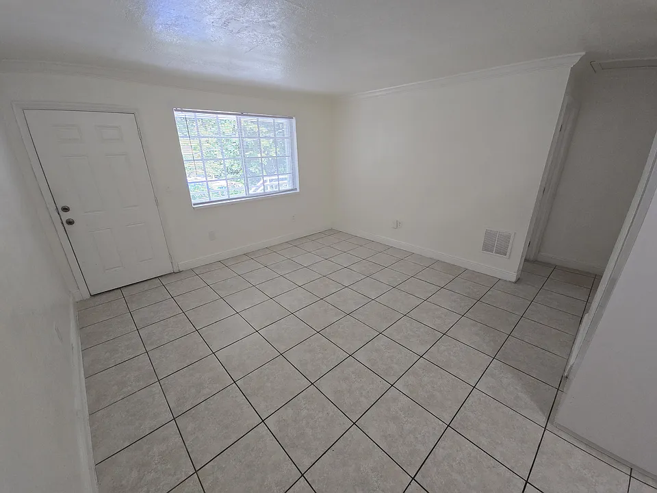 1275 NW 59th St #4