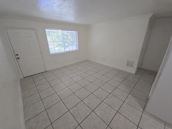 1275 NW 59th St APT 4, Miami, FL 33142