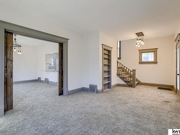 3rd image of 5842 Florence Blvd