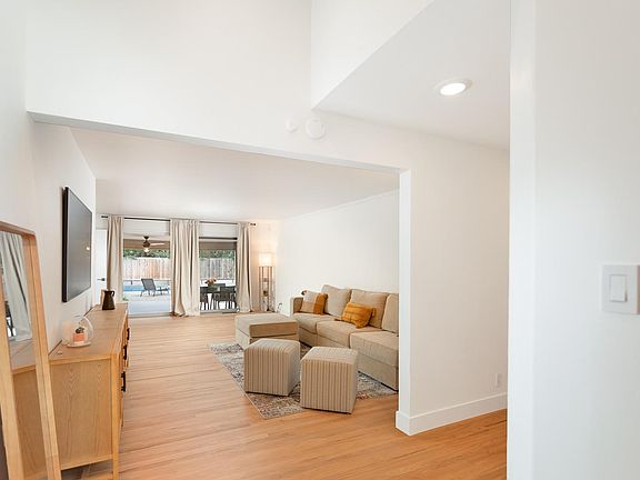 4th image of 1304 California Street