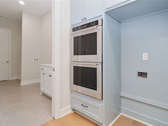 4th image of 2084 N Dutton Pl