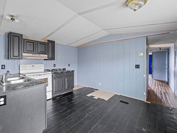 4th image of 305 Mangle Dr #305