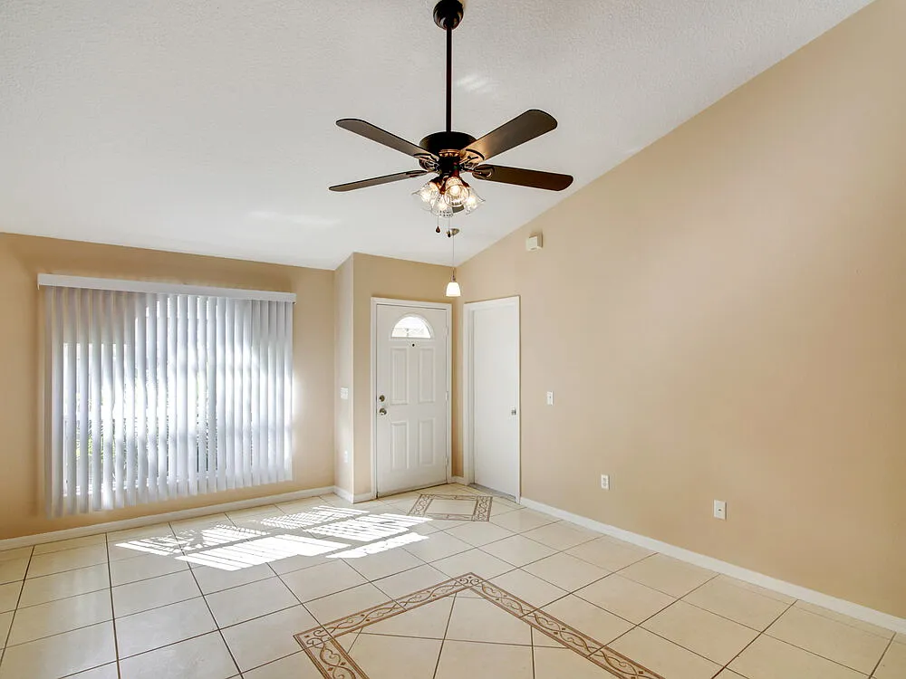 3 bed, 2.0 bath, 1292 sqft, $2,175 — Photo 3