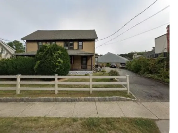 225 Lexington Ave, Oyster Bay, NY 11771