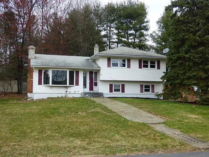 7 Renfrewshire Dr photo 1