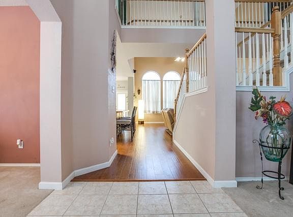 5th image of 1372 Calvert Dr