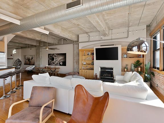 4th image of 1324 Washington Ave APT 330