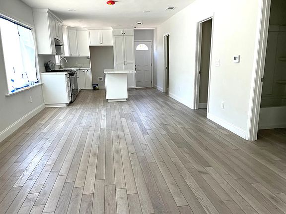 4th image of 542 E E St