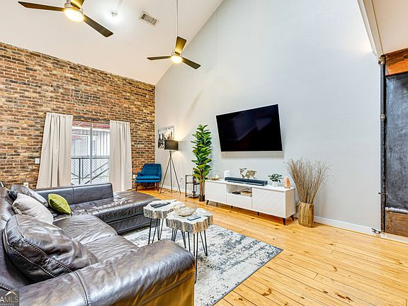 5th image of 920 Memorial Dr SE Unit 35