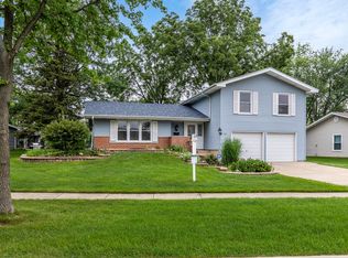 1572 W Oakmont Rd, Hoffman Estates, IL 60169