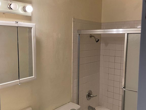 5th image of 824 Gilchrist Dr APT 1