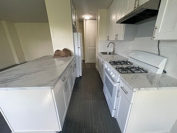 3rd image of 240 Cozine Ave #K6