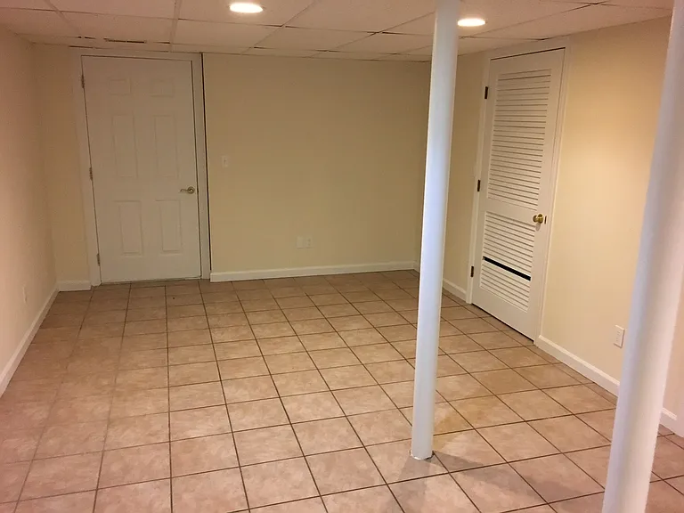 209 Hunyadi Ave — Photo 31