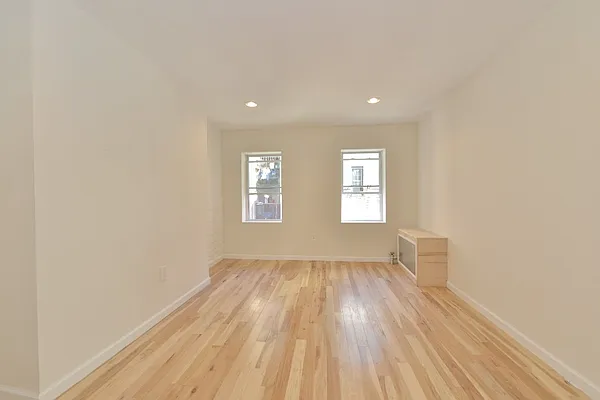 Rented by Camelot Realty Group | media 14