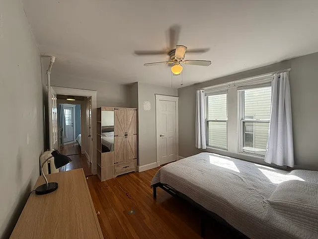 3 bed, 1100 sqft, $1,300 — Photo 4