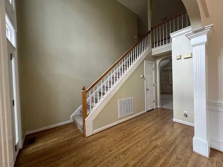 809 Barneswyck Dr — Photo 5