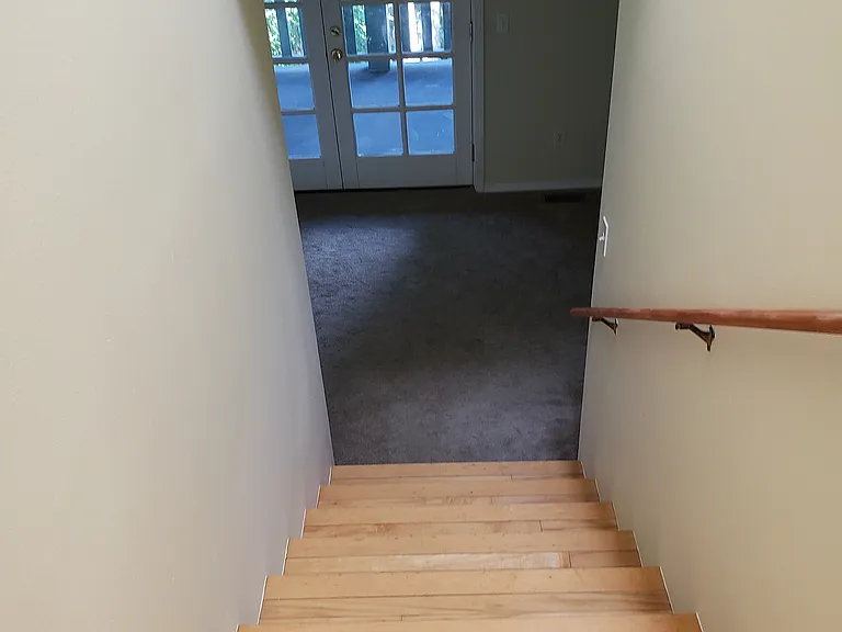 stairwell to middle floor