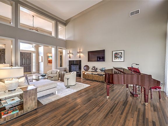 3rd image of 33 Plum Hollow Dr