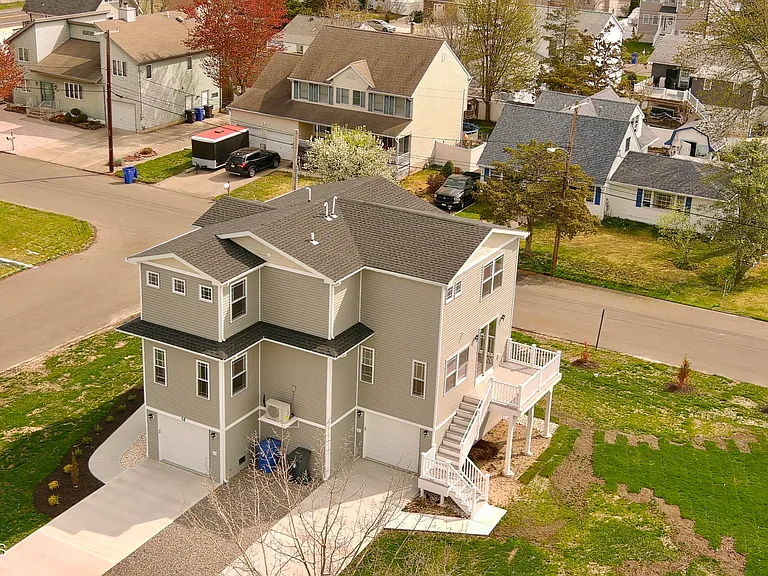 58 Cove Rd — Photo 80