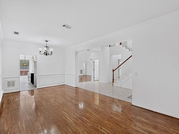 4th image of 2762 Hillview Dr