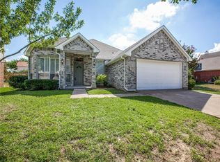 113 Morningside Dr, Grand Prairie, TX 75052