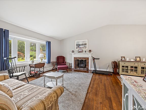 3rd image of 25 Stacy Court