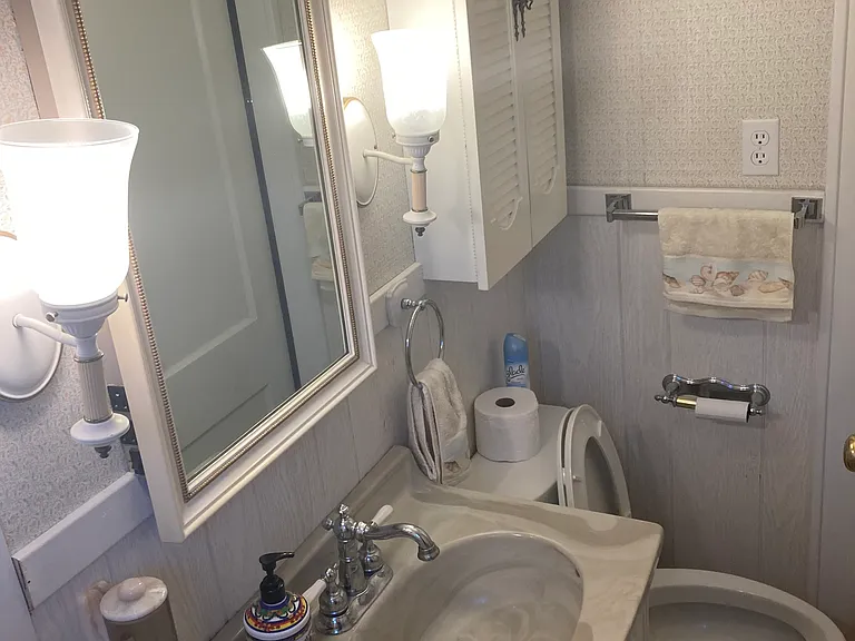 411 N College St — Photo 6