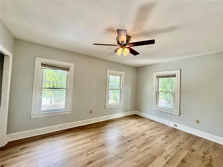 412 Parsons St — Photo 12