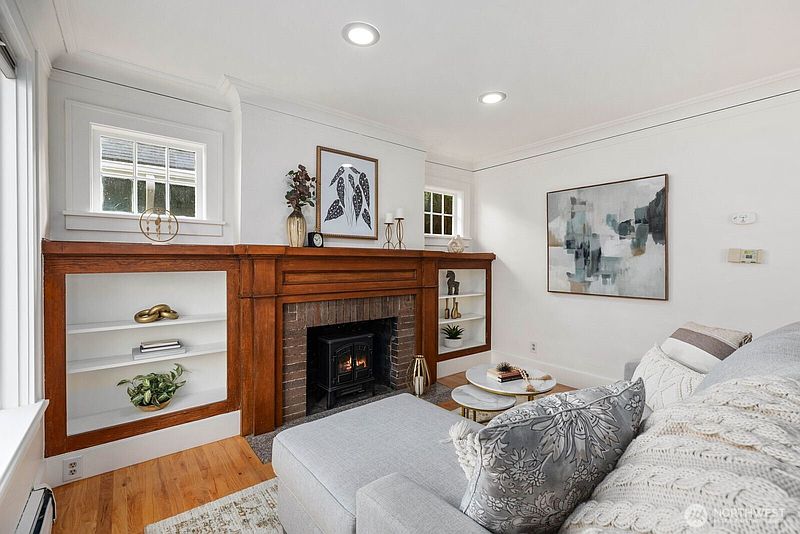 5th image of 3218 S Byron Street