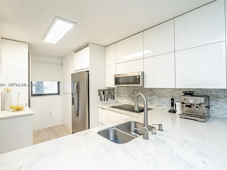 9856 Nob Hill Ln #9856 — Photo 11