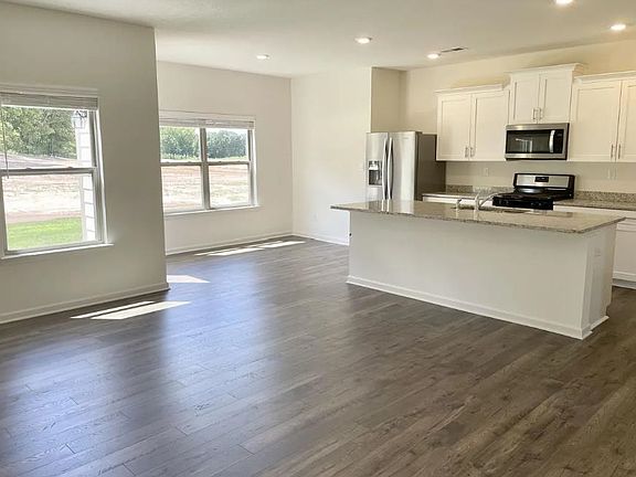 5th image of 25 Sydney Cir