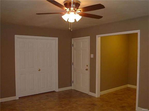 3rd image of 820 Claver Ln