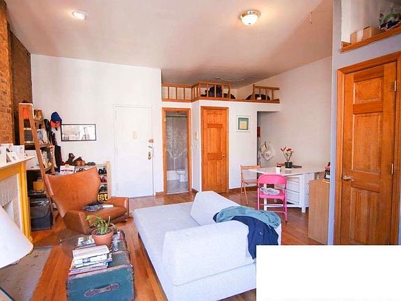 3rd image of 109 W 74th St APT 3R