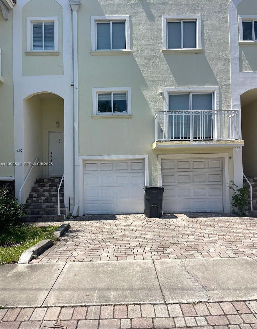 826 N 17th Ave