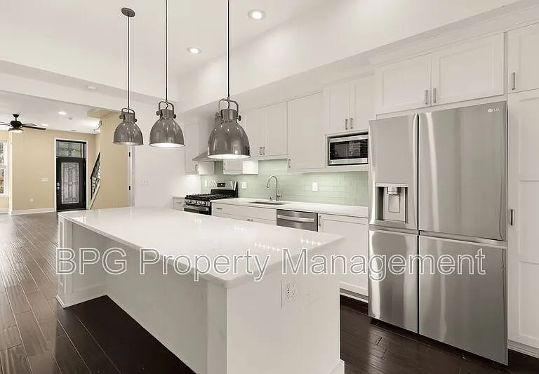 1027 7th St NE — Photo 4