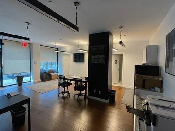 4th image of 653 Henderson Ave