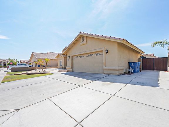 4th image of 10793 E 39th Pl