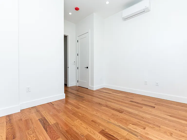 236 Montrose Ave #2A — Photo 16
