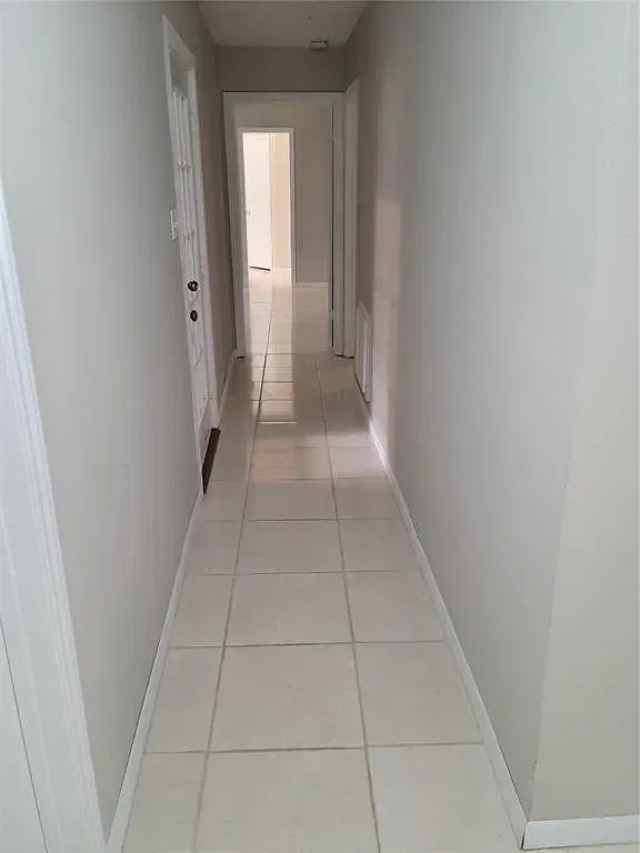 4 bed, 2380 sqft, $1,995 — Photo 3