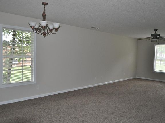 4th image of 101A Lindsay Ct