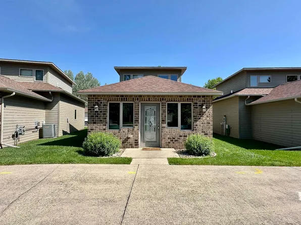 342 Benit Dr Unit 11, Arnolds Park, IA 51331