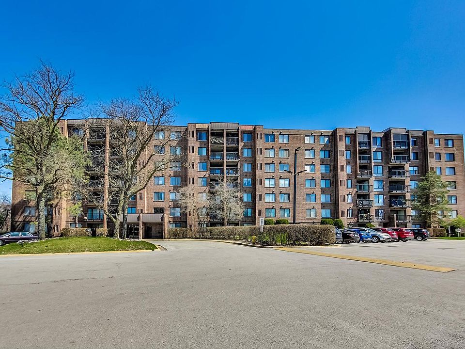 1st image of 400 Park Ave APT 208