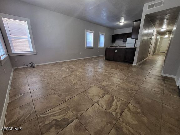 5th image of 2862 Grant Ave #1