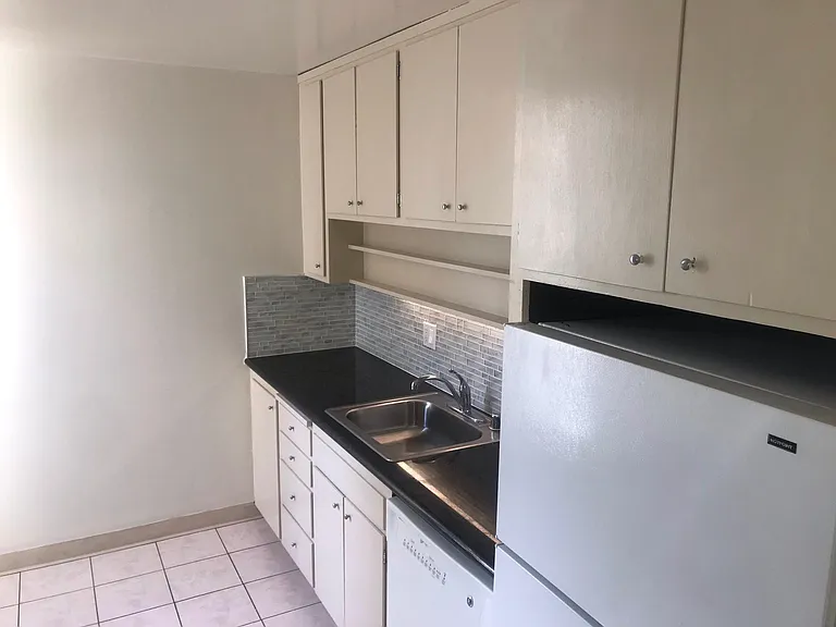 300 Vernon St #22 — Photo 6