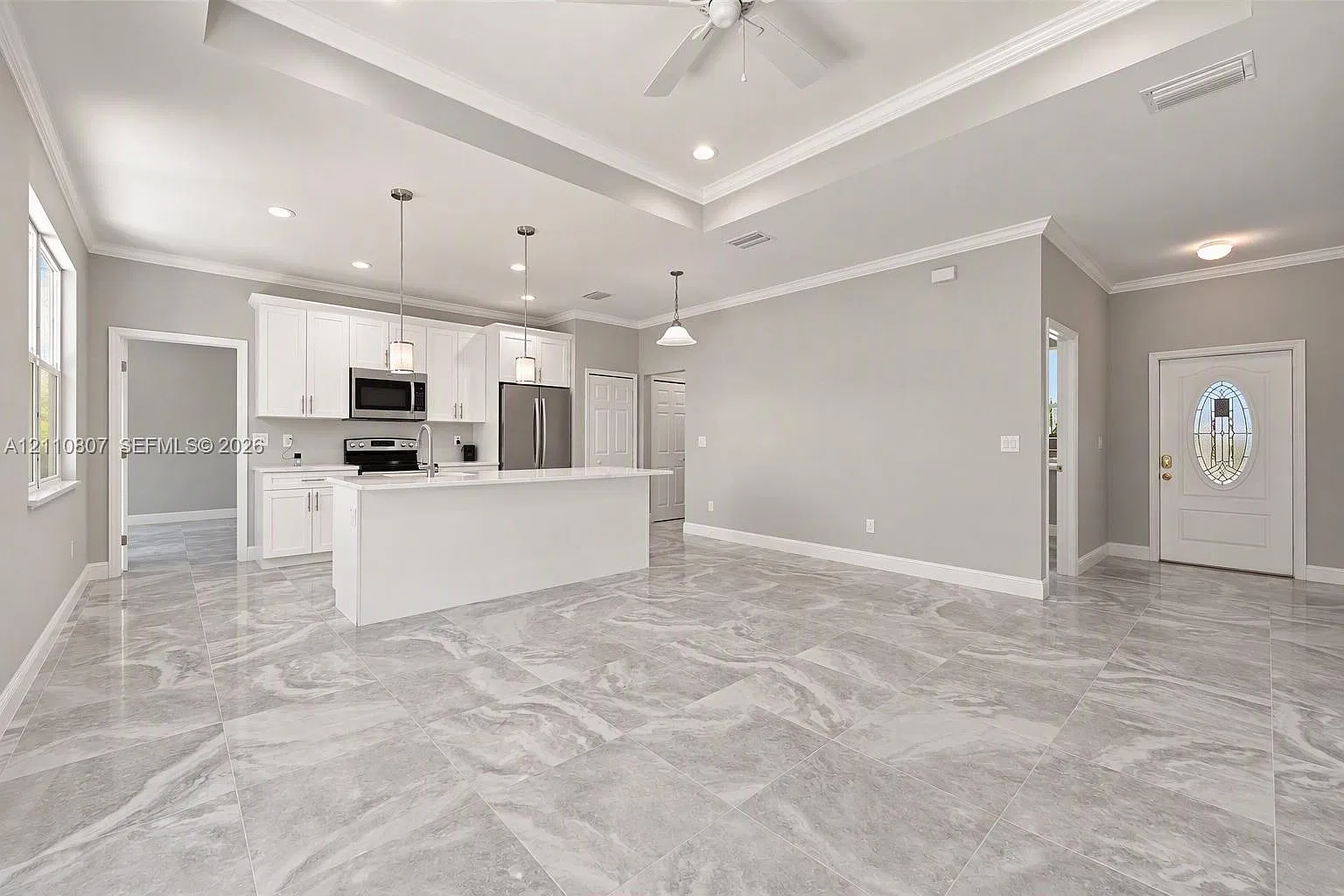 4 bed, 2.0 bath, 1600 sqft, $2,400 — Photo 3