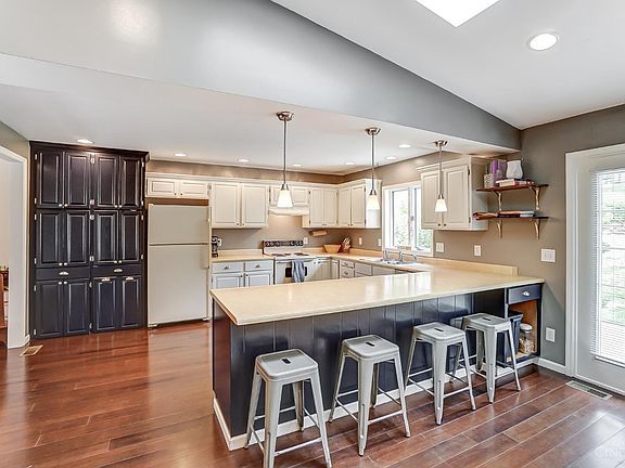 3rd image of 26 Leah Ct